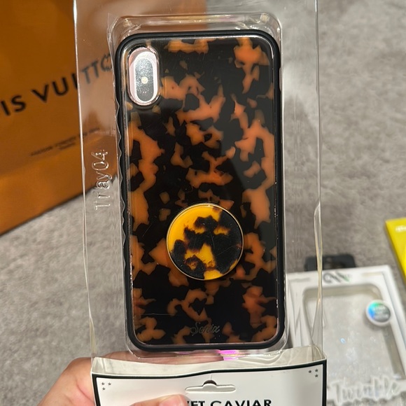iPhone XS Max Phone Cases and Screen Protectors - Picture 2 of 5